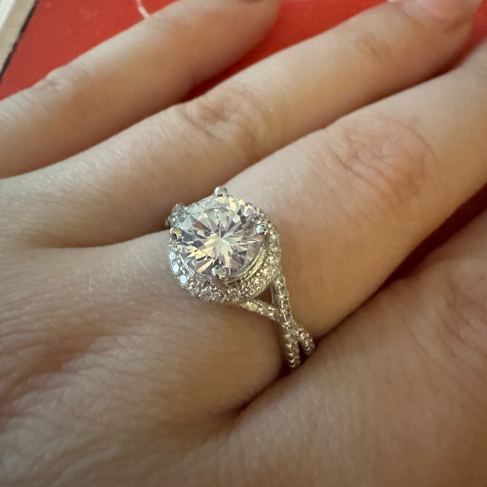 New Sterling Silver Round Ring With Twisting Details